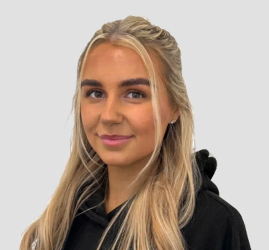 Marissa Bambro, Receptionist