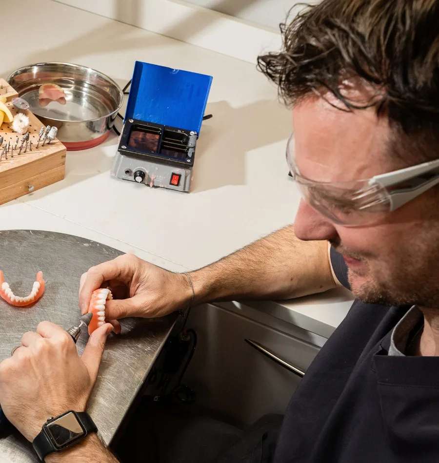Dentures to replace missing teeth Dentures to replace missing teeth