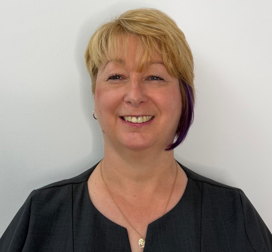 Edwina Train, Receptionist