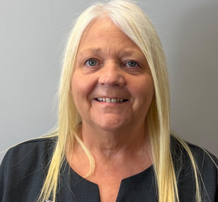Jackie Simpson, Receptionist